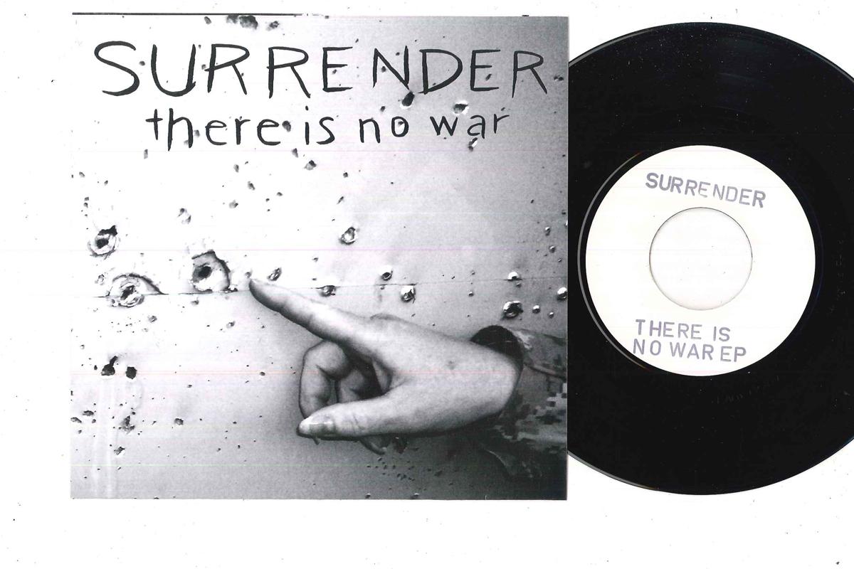

7inch Record SURRENDER - There Is No War END003 LA VIDA ES UN M 2009 UK Rock Used