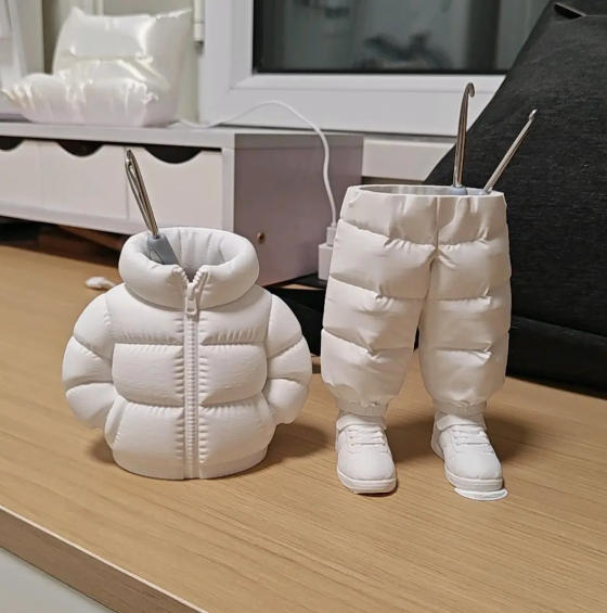 3D Printed Puffer Jacket Pen Holder Gradient Color Abstract Desktop Organizer For Students Home Office Classroom Novelty Gift