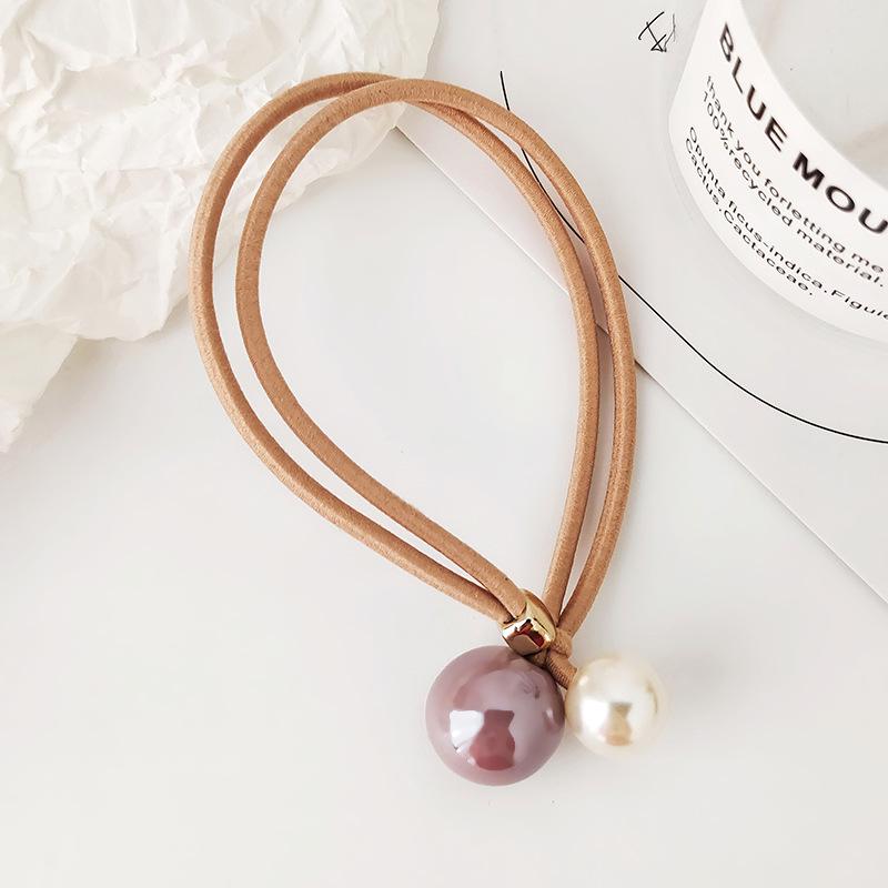 

Элегантная двухслойная резинка для волос с жемчугом и кожаным чехлом