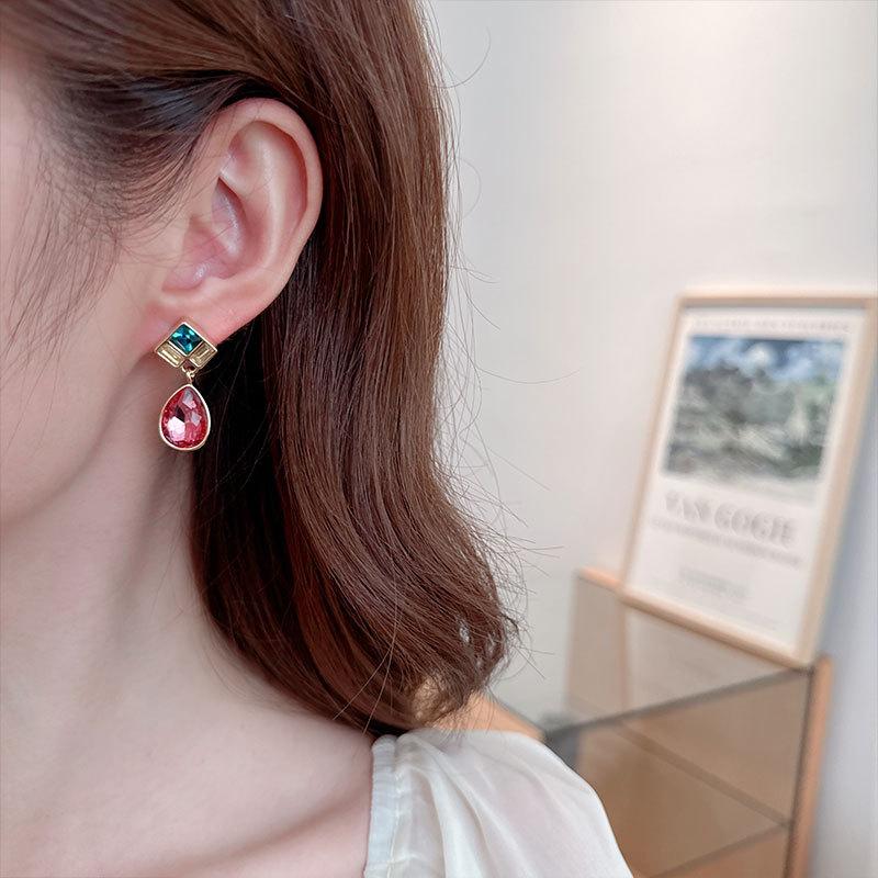 Women's Light Luxury Design Elegant Water Droplet Earrings Fashionable And Versatile Niche Design Earrings Daily Accessories