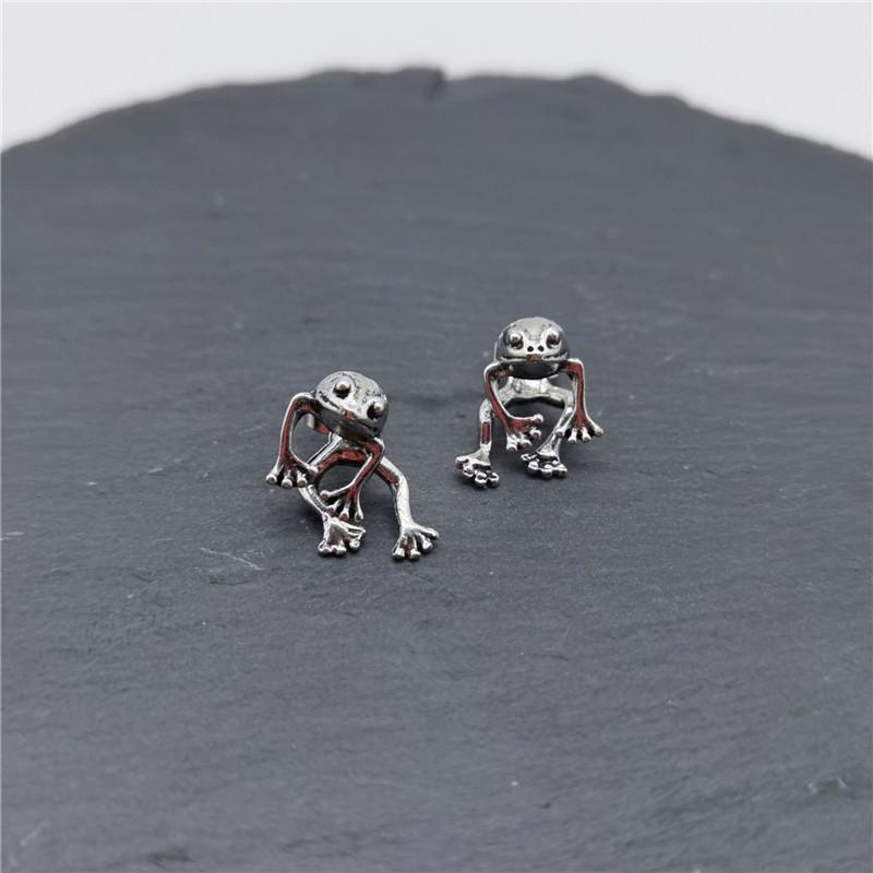 Retro Silber Frosch Ohrringe & Halskette: Europäischer und amerikanischer ethnischer Stil
