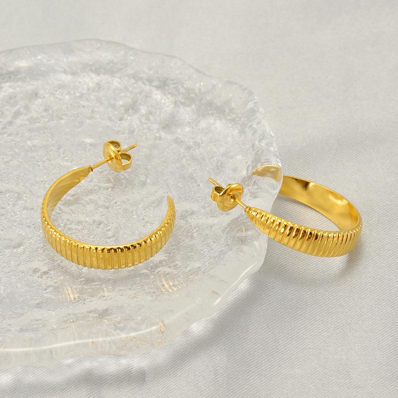 2023 Autumn/Winter C-Shaped Irregular Geometric Earrings for Women - Simple, Versatile, Elegant Design