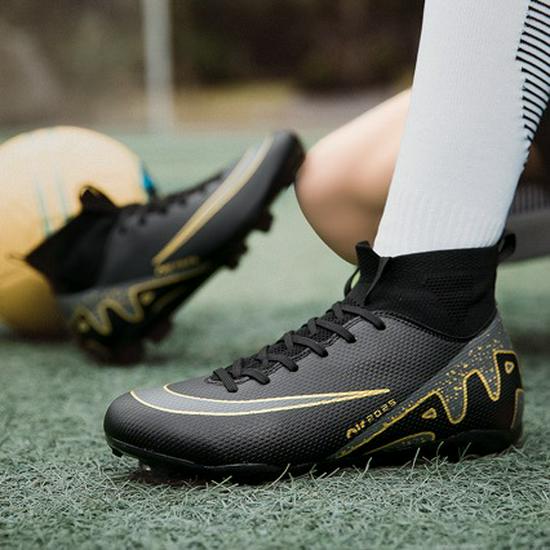 CR7 Assaulter 15 Fußballschuhe: Unisex, Rutschfest für Kinder & Erwachsene, Erhältlich mit TF- und AG-Stollen