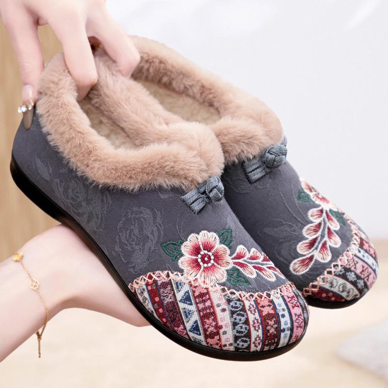 2025 Winter Embroidered Shoes Women's Short Plush Warm Cotton Shoes Retro Ethnic Style Round Toe Flat Bottom Casual Mom's Shoes