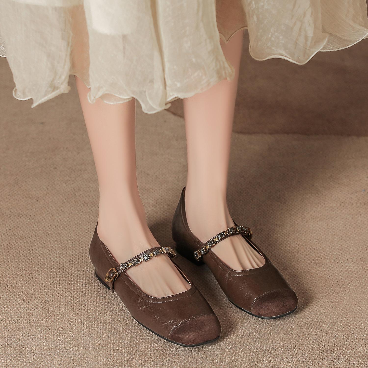 

Гуанчжоу осень и зима квадратный носок одинарная обувь женская слово со стразами обувь Doudou низкий каблук 3 см комбинированный материал мелкий вырез 40