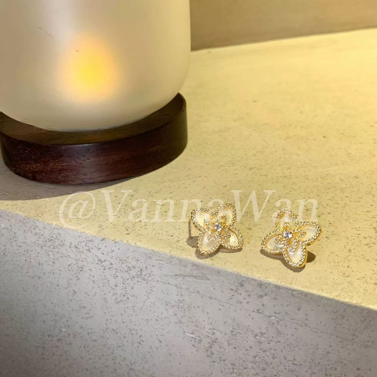 

Lucky Clover Premium Stud Earrings Niche Light Luxury Natural Shell Earrings S Silver Needle Real Gold Electroplated Earrings