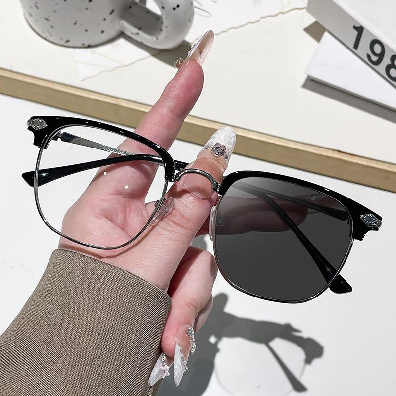 High Quality Photochromic Anti Blue Light Square Frame Outdoor Designer Unisex Glasses Fashion&Metal