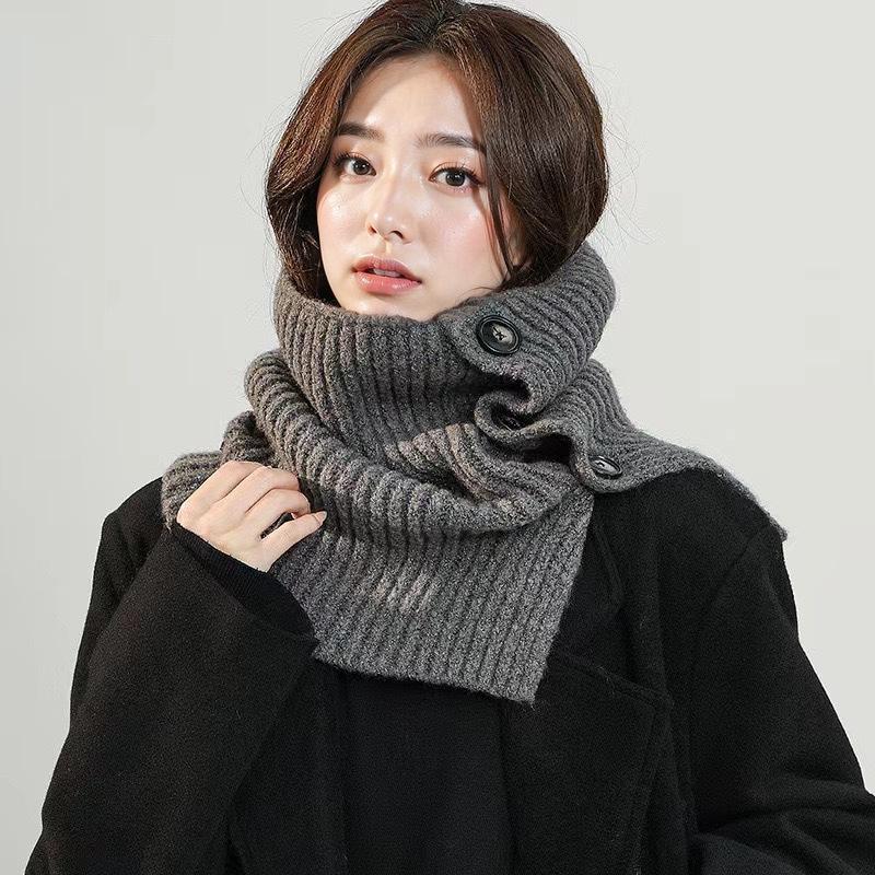 Korean Retro Warm Knitted Wool Button Neck Warmer for Women, Fashionable Versatile Split Neck Wrap, Cold-proof Neck Protector Shawl