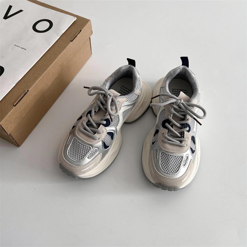 

Серые корейские универсальные и легкие спортивные туфли на толстой подошве для женщин, лето 2025, новые туфли, показывающие ноги, маленький гонконгский стиль 40 серый