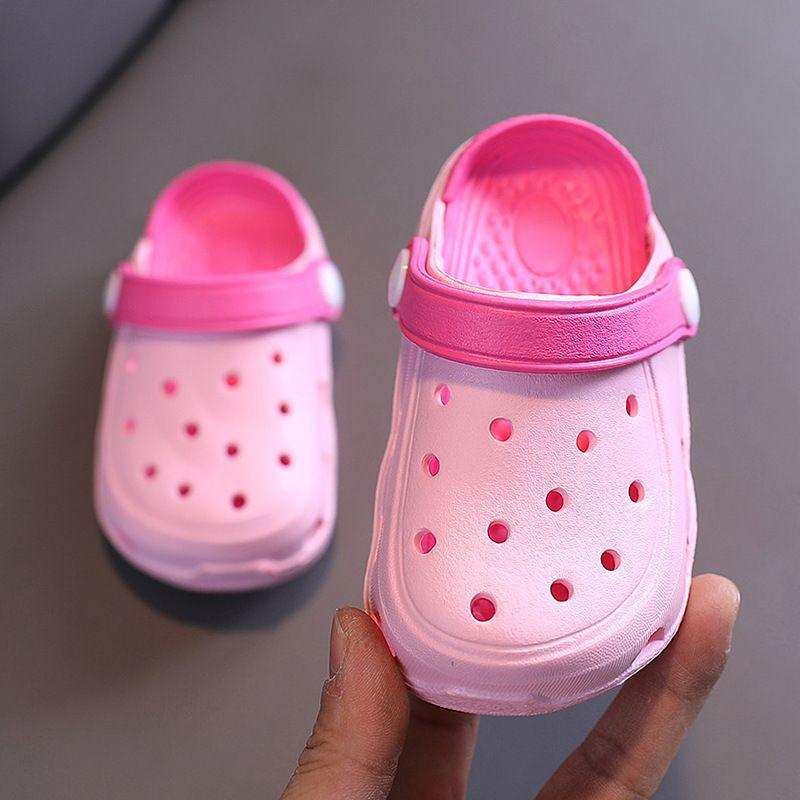 Sommer-Strandschuhe für Kleinkinder und Kinder: Süße Cartoon-Sandalen mit geschlossener Zehenpartie und Anti-Rutsch-Sohle