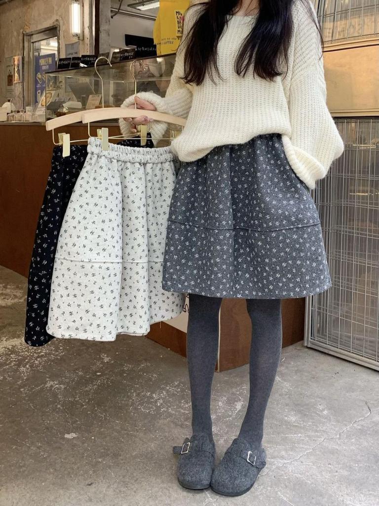 Korean Style Floral Woolen A-line Skirt - 600g Short, Puffy Umbrella Design for Women