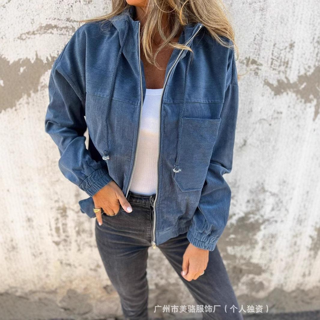 

Женская куртка с капюшоном на молнии светло-хаки с вертикальной текстурой и нагрудным карманом 5XL темно-синий