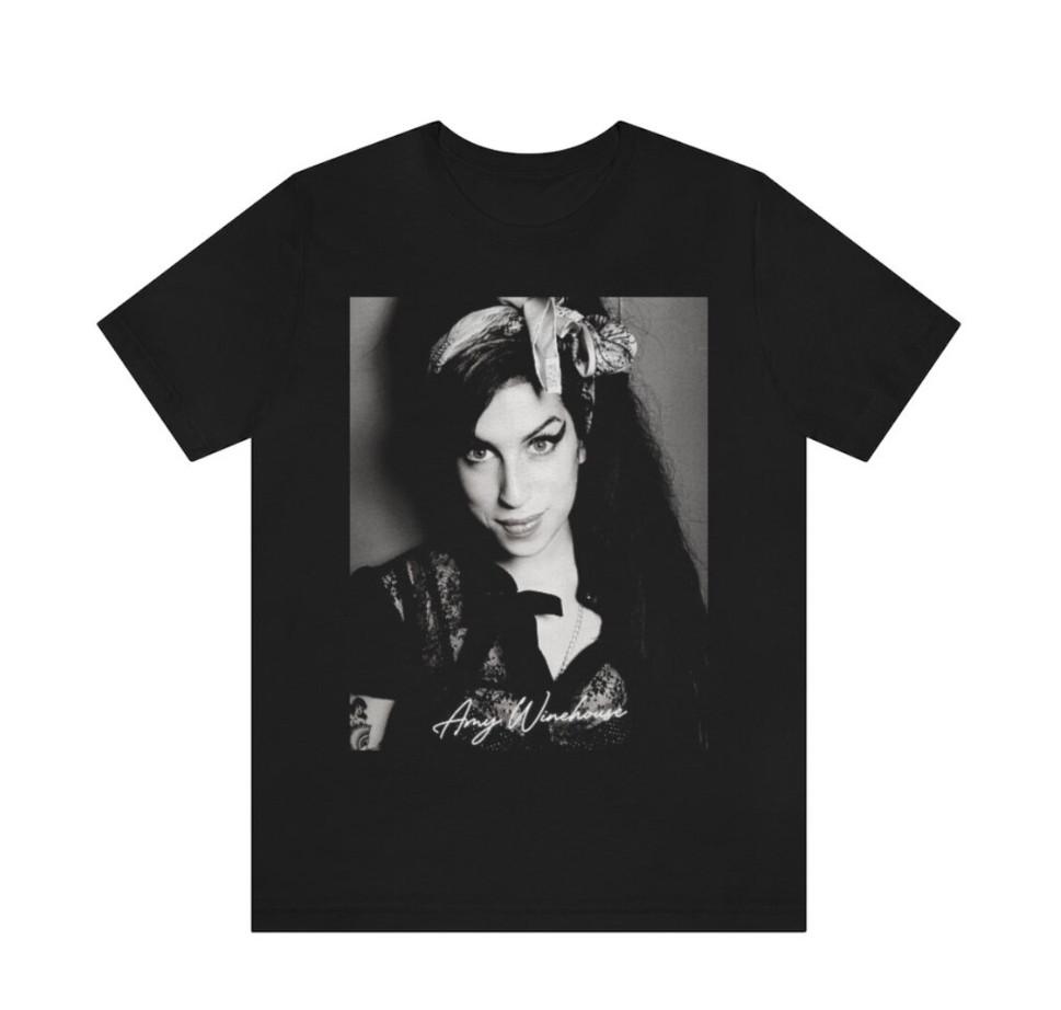 Amy Winehouse - Aesthetic Premium Unisex Crew Neck T-Shirt - Aesthetic Clothing Unisex T-Shirt XL