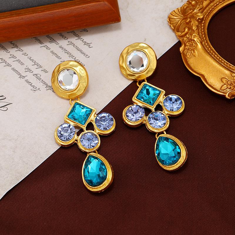 Women Classic Baroque Middle Earrings Jewelry Crystal Gold Color Exquisite Luxury Ear Rings Lady Party Banquet Drop Earring