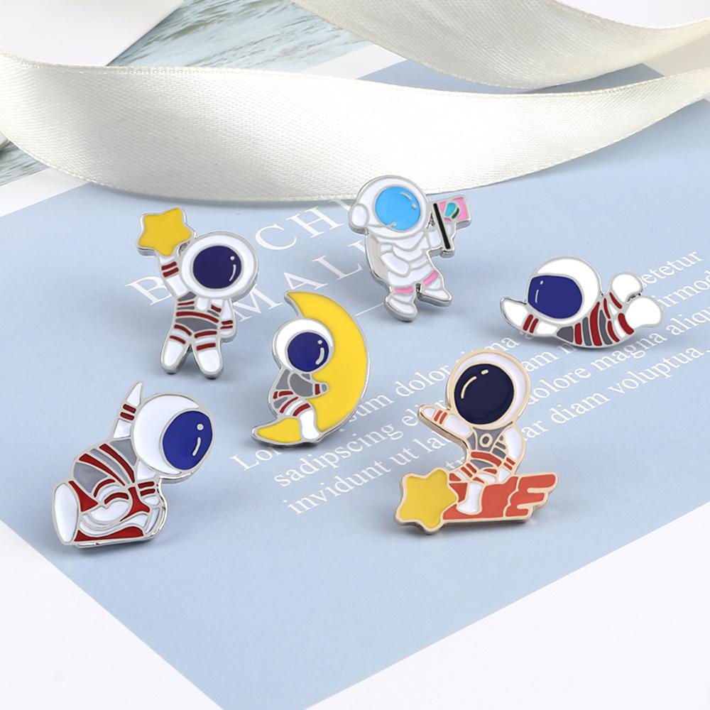 Creative Cartoon Astronaut Enamel Brooches Fashion Cute Space Moon Star Galaxy Bag Badge Lapel Pins Design Jewelry Gift for Kids