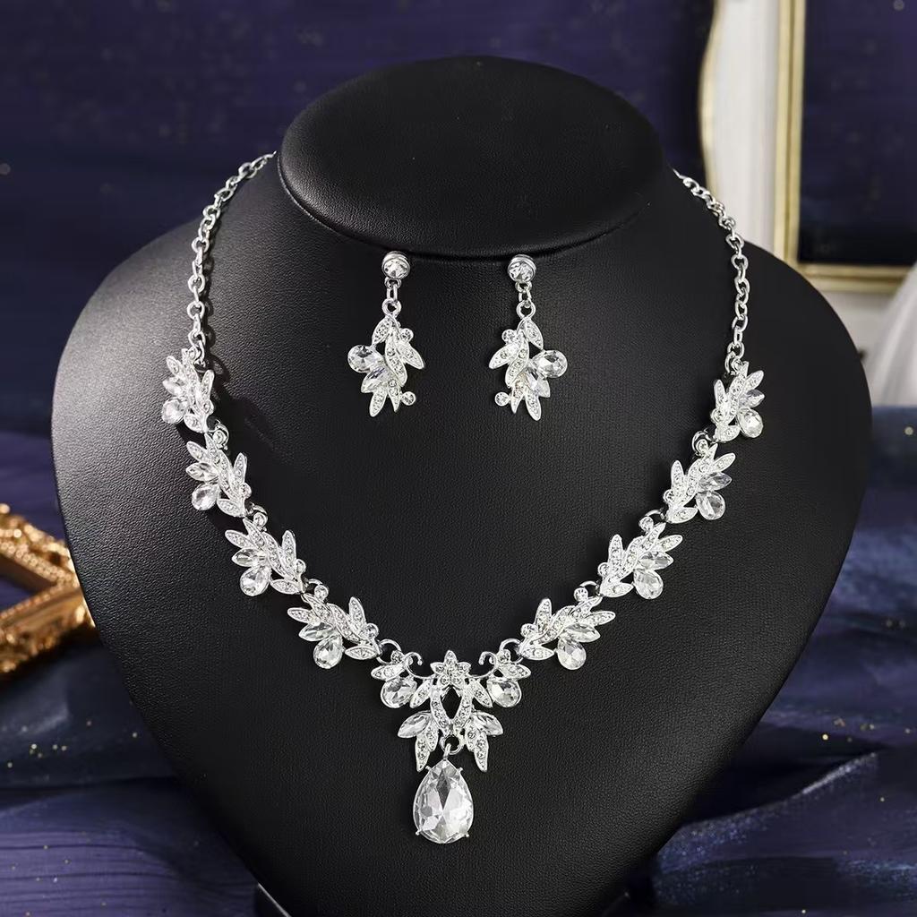 European and American Fashion Light Luxury Necklace Earrings Two-piece Set Bridal Wedding Accessories Dress Set Female 2026