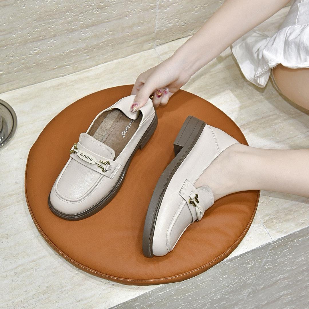 

Маленькие кожаные туфли женские осенние новые с круглым носком, с мелким вырезом, на плоской подошве, из первого слоя коровьей кожи, на одну педаль, четырехсезонные одинарные туфли 40 бежевый