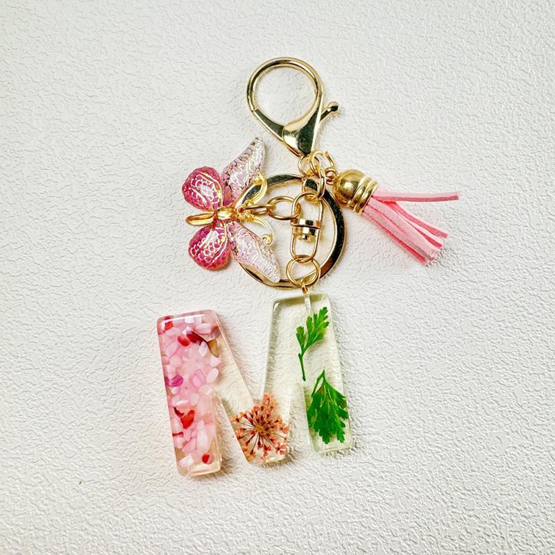 

Розовые ромашки сушеные цветы зеленые листья смоляные буквы брелок AZ 26 инициалы бабочка кисточка кулон украшение на рюкзак