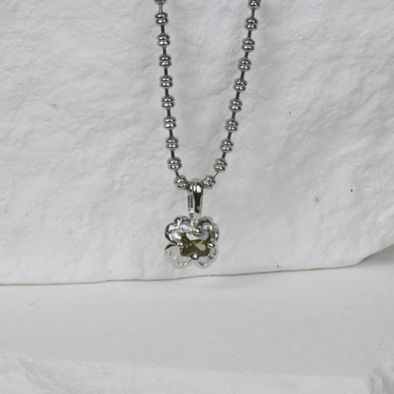 MUSEE.ART Clover cubic necklace