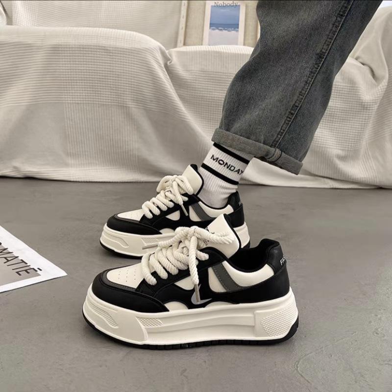 

Высококачественные женские кроссовки Осень Белые на шнуровке Платформа Повседневная обувь Балетки Обувь Корейские студенческие спортивные туфли Однотонные Мухер 40 чёрный