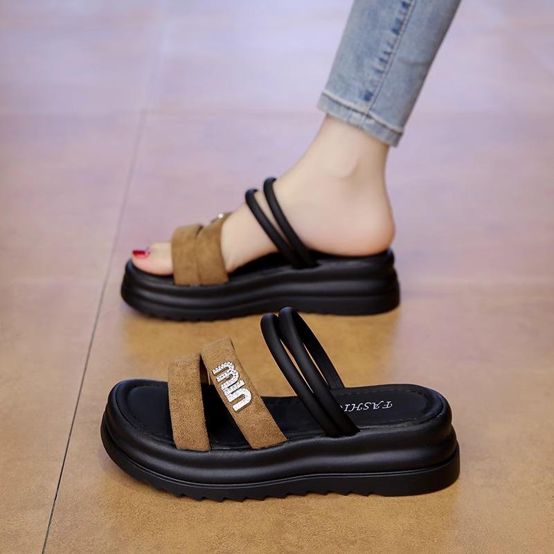 

Factory direct sales, stepping on shit sandals, summer 2025 new outer wear, French fairy wind soft sole non-slip sandals, two wear 40 хаки