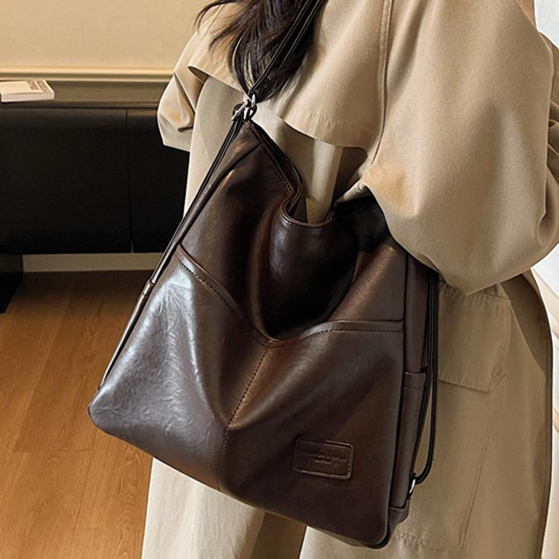 Commuter backpack women's 2025 autumn new high-value large-capacity shoulder bag popular retro foreign tote bag