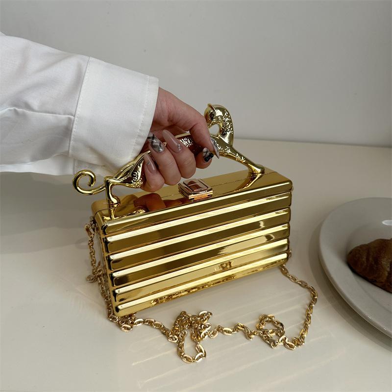 

2025 new acrylic bag women s European and American fashion ice crack personalized design versatile chain messenger box bag