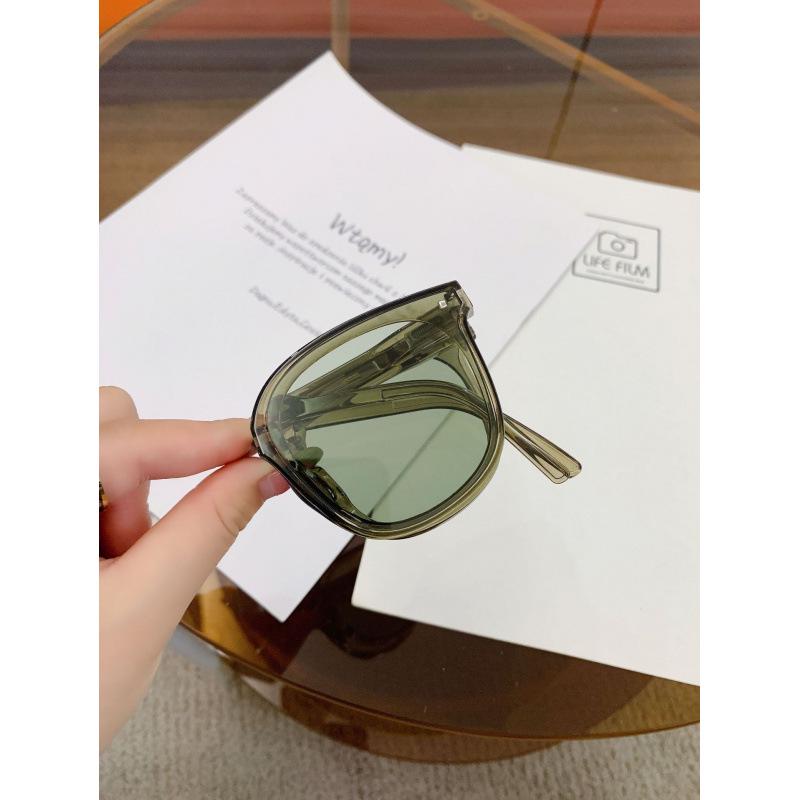Second Gen Fashionable Foldable UV Protection Sunglasses for Versatile Sun Protection and Driving