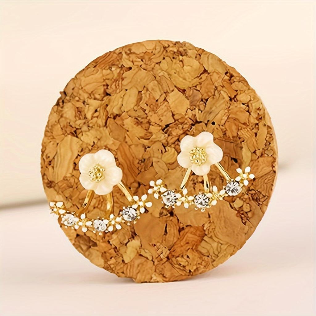 Elegant Daisy Earrings with Sparkling Rhinestones Chic White Flower Design for Daily Wear Perfect for Valentine'S Day Everyday Earrings