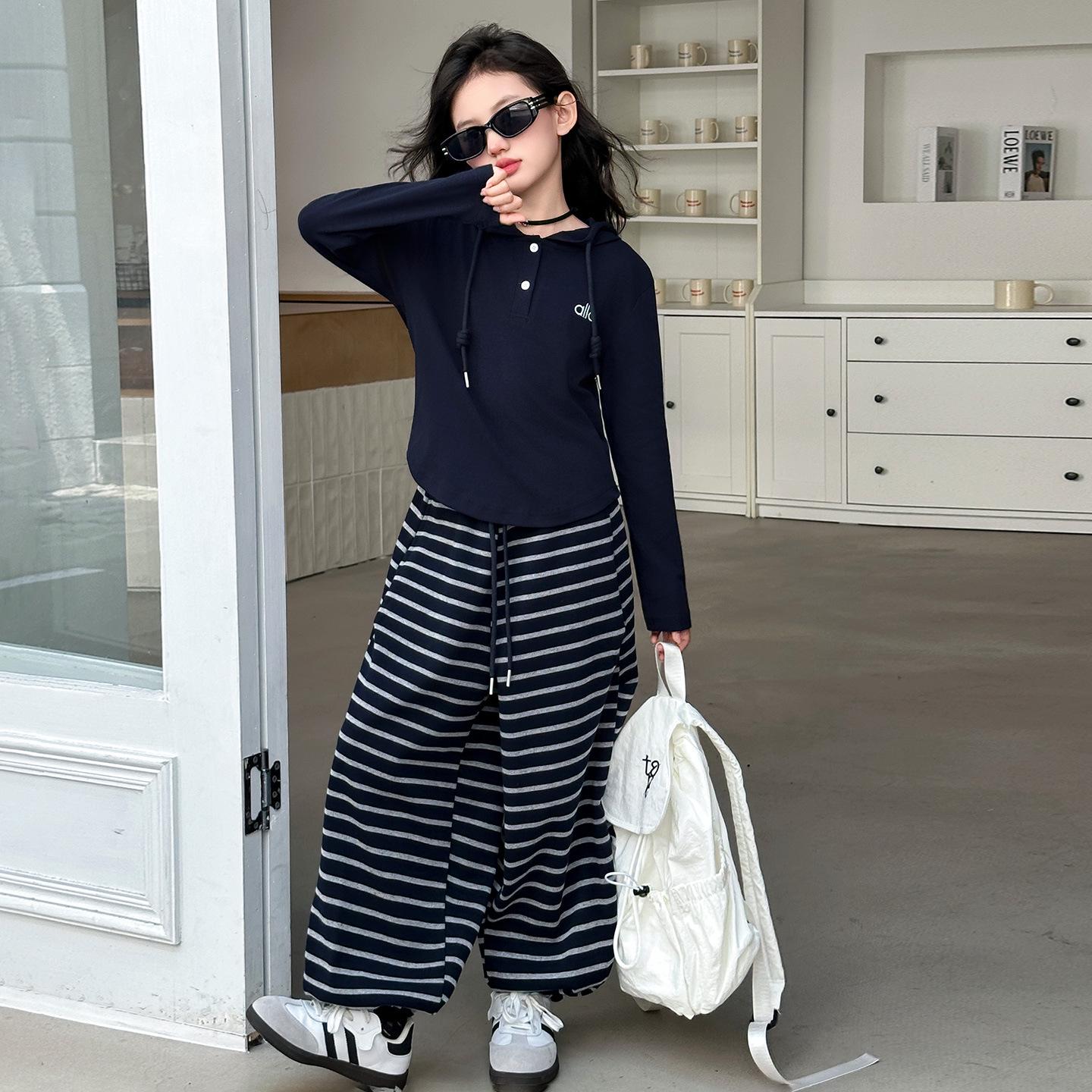 

Girls 2025 Fashionable Hooded Sweatshirt and Stripe Sweatpants Two-Piece Set 120cm