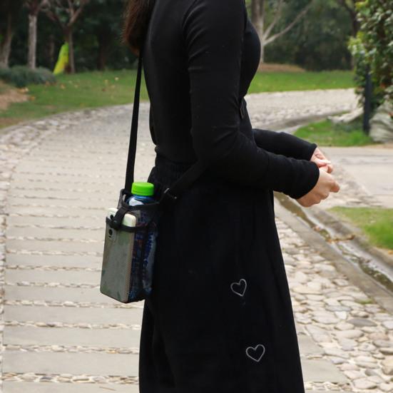 Držák na láhev s vodou s nastavitelným ramenním popruhem Přenosný nosič láhve ze síťoviny Outdoor Camping Cyklistika Crossbody Pouzdro na láhev na vodu