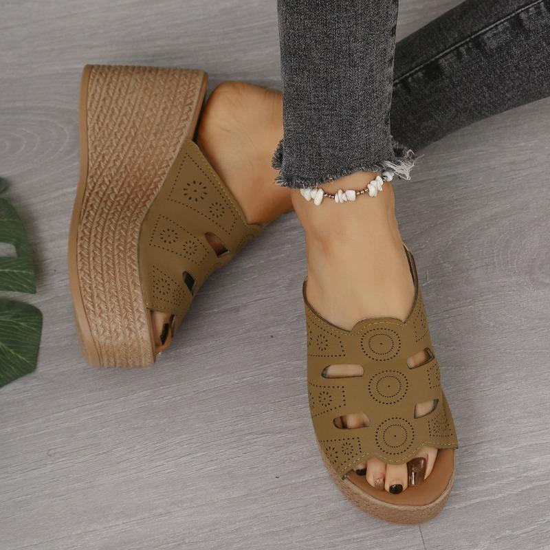Large-size Platform Slippers for Women, New Arrivals in Spring and Summer, Fashionable and Versatile, Comfortable and Lightweight.