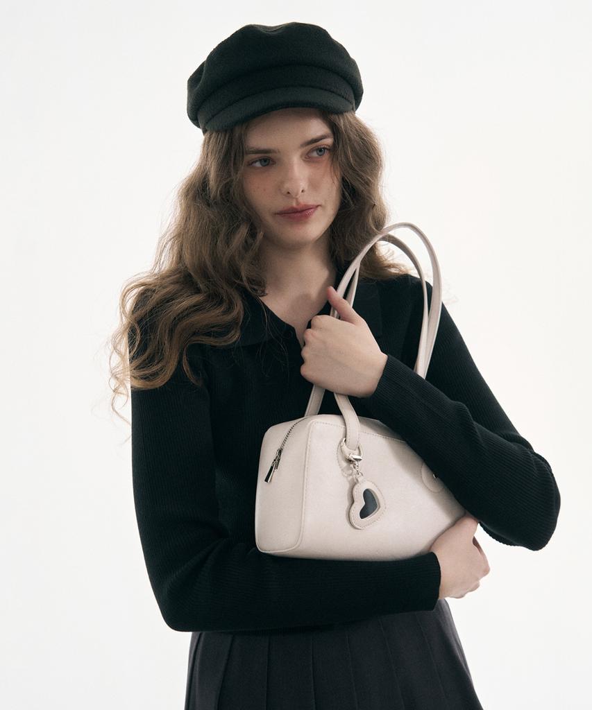 Leathery Plump Heart Keyring Shoulder Bag [Ivory]