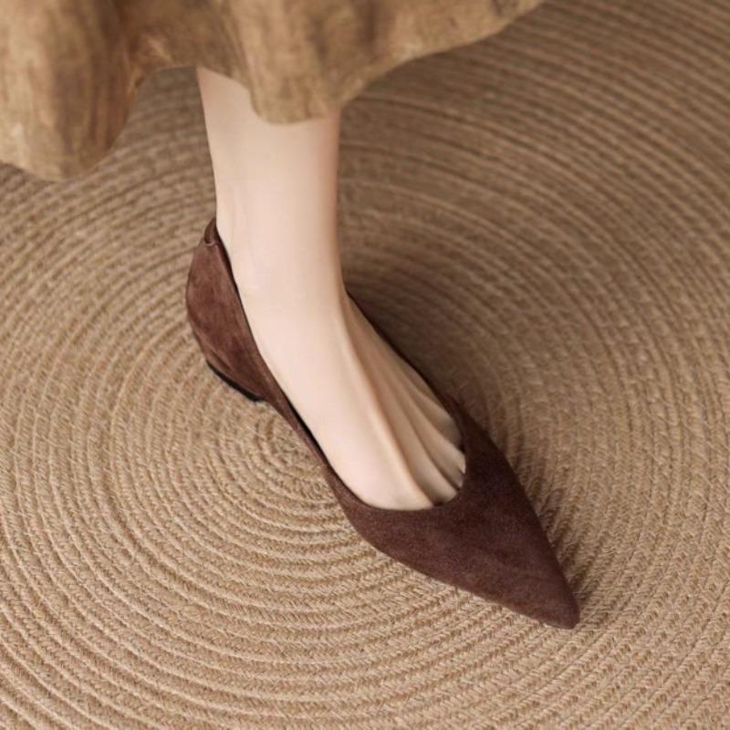 

Модная обувь на каблуке с острым носком Осень Элегантная обувь-лодочки Женская мода Замша 2025 Новые тренды Дизайнерские туфли для платья Chaussures Femme 40 коричневый