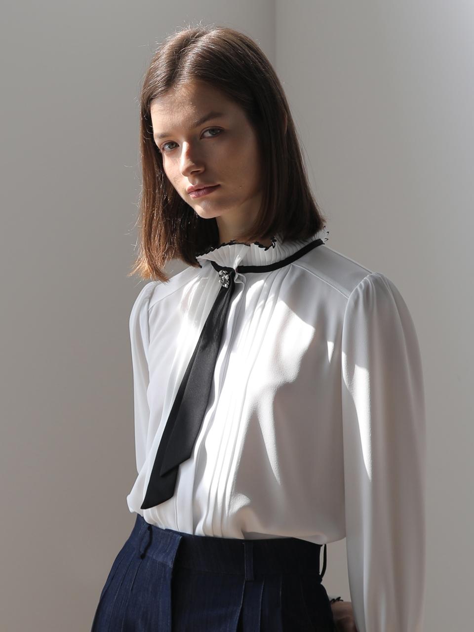 Черная блузка Kaie с плиссировкой и галстуком-бантом White/S/M