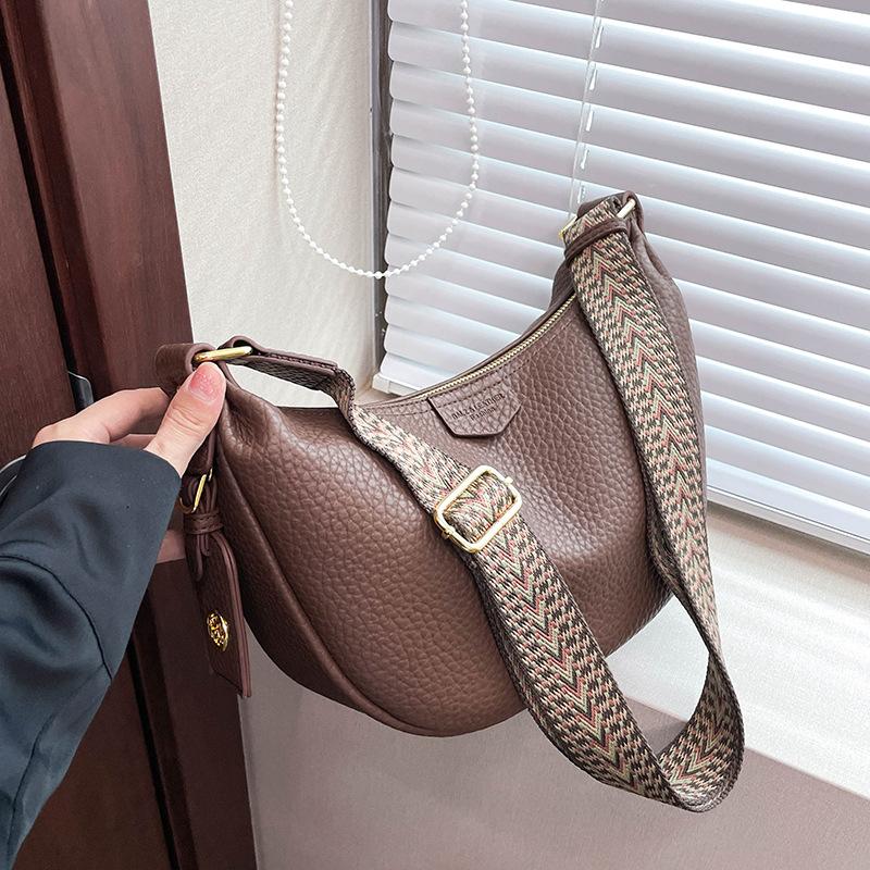 

Сумка-пельмень женская 2025 новая повседневная простая широкополосная сумка-мессенджер с высоким чувством, большая вместимость, на плечо