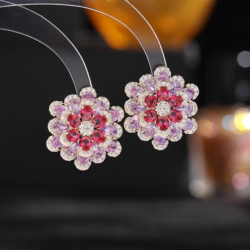 Women's Light Luxury Design Elegant Inlaid Zircon Flower Earrings Fashionable And Versatile Niche Design Earrings