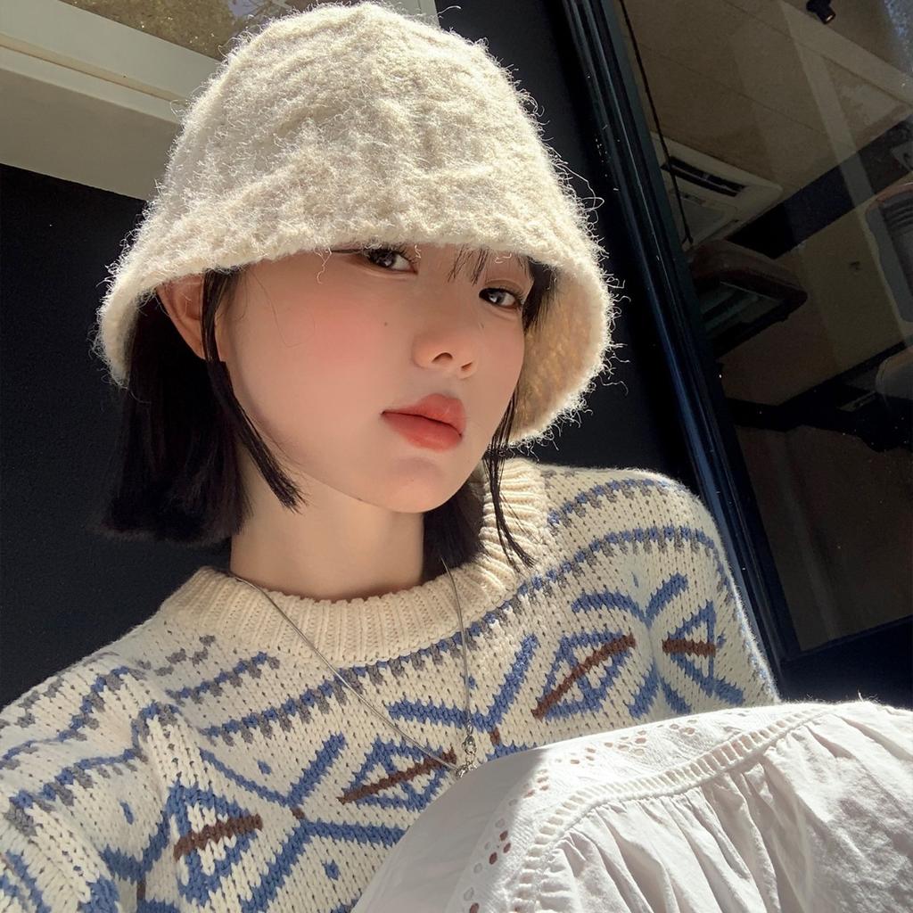 Retro White Crocheted Knitted Fisherman Hat for Women in Autumn and Winter with Big Head Circumference and Face Small Basin Hat Style Bucket Hat