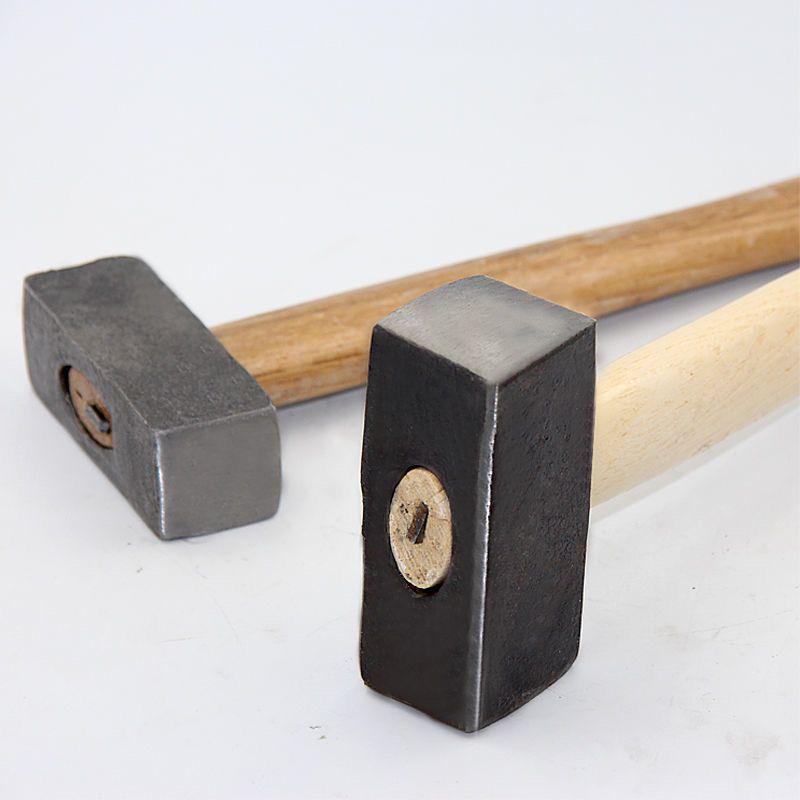 Marteau de maçon en fer forgé avec tête carrée