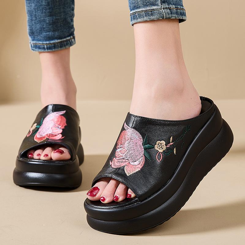 Mode GKTINOO Cuir Véritable Chaussures d'Été Femmes Pantoufles Compensées Extérieur Diapositives Loisirs 2025 Nouvelles Pantoufles Concises Faites Main pour Dames