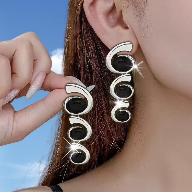 Elegant Women's European & American Inlaid Oval Stud Earrings – Bestselling Daily Wear 1 Pair