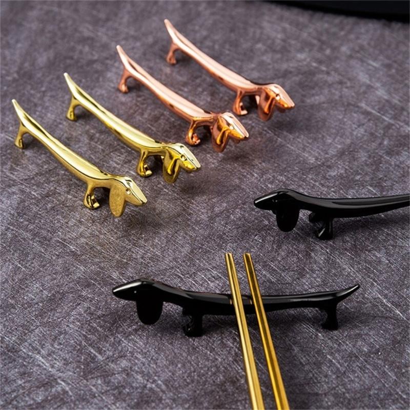 Praktiske spisepinnestøtter i sinklegering med dachsform, hendig dachs-spisepinnestøtteholder, slitesterkt kjøkkentilbehør