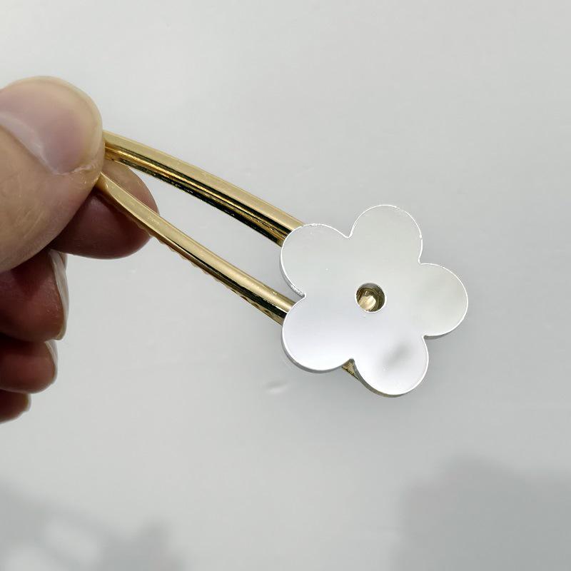 Silver Flower Hairpin - INS Style, Simple Niche Design, Duck Clip for Bangs, Side Clip Hair Accessory for Women