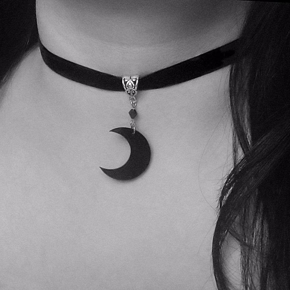 Temperament Gothic Black Crescent Moon Pendant Velvet Collar Necklace for Women Halloween Party Witchcraft Jewelry Accessories