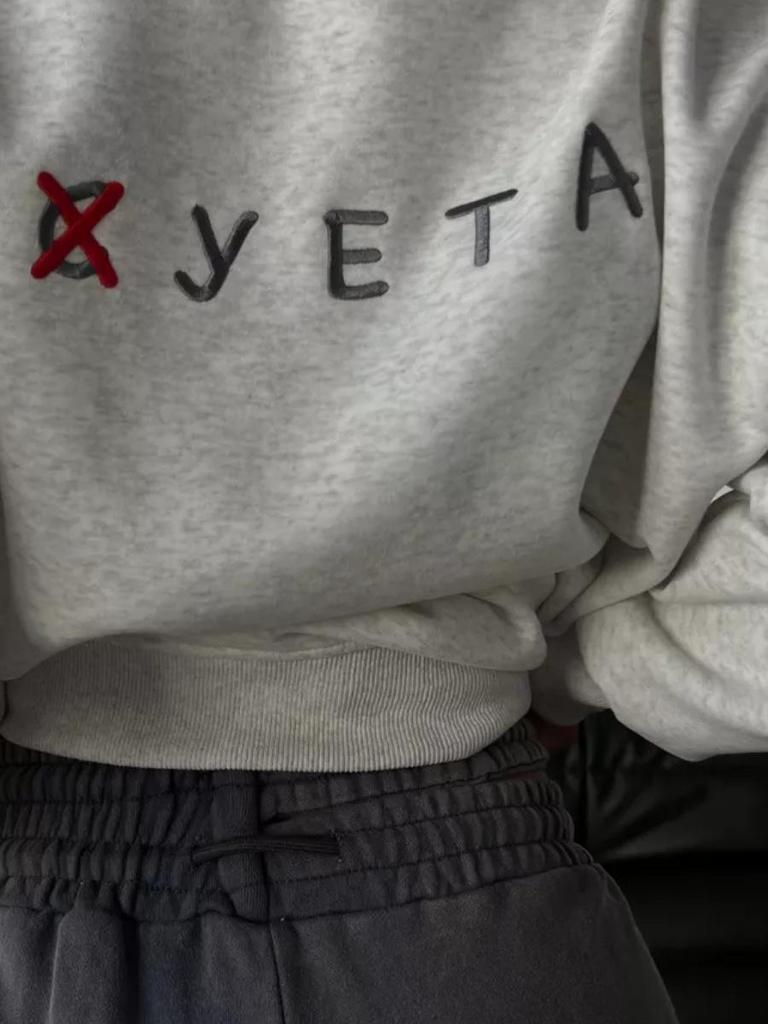 European & American Chic: Women's Loose Round Neck Sweatshirt with Trendy Temperament Letter Print