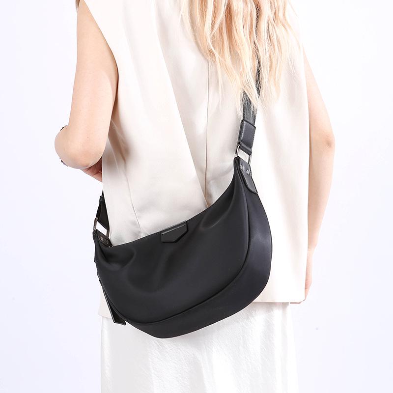 2025 Minimalist Retro Dumpling Large-Capacity Nylon Crossbody Shoulder Bag for Women