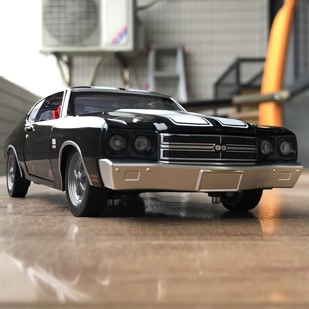1:24 Chevrolet Chevelle SS 454 1970 American Muscle Sports Car Alloy Metal Diecast Model Car Desktop Display Collectible Present