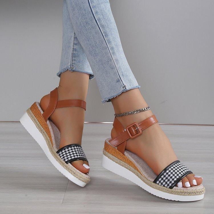 Women's Slope Heel Summer New Casual Middle Heel Fashion Platform Women's Shoes Xiaoxiangfeng Fashion Foreign Trade Large Size Sandals