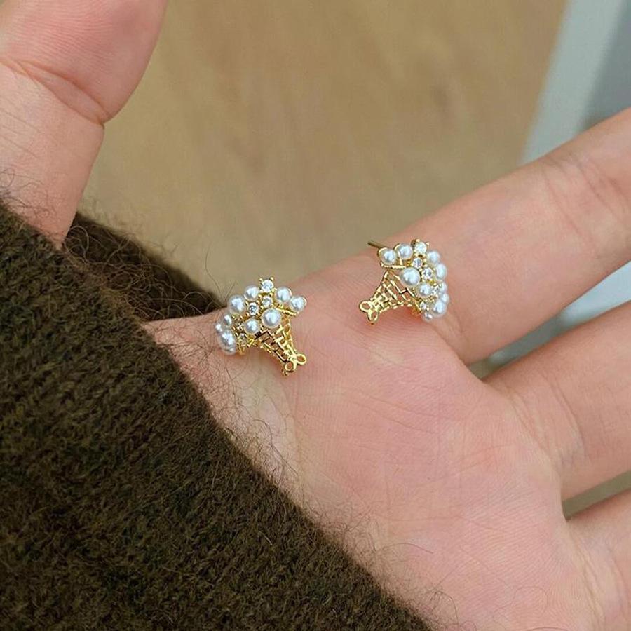Pearl hollow flower basket earrings exquisite small simple stud earrings fashion light luxury personalized earrings