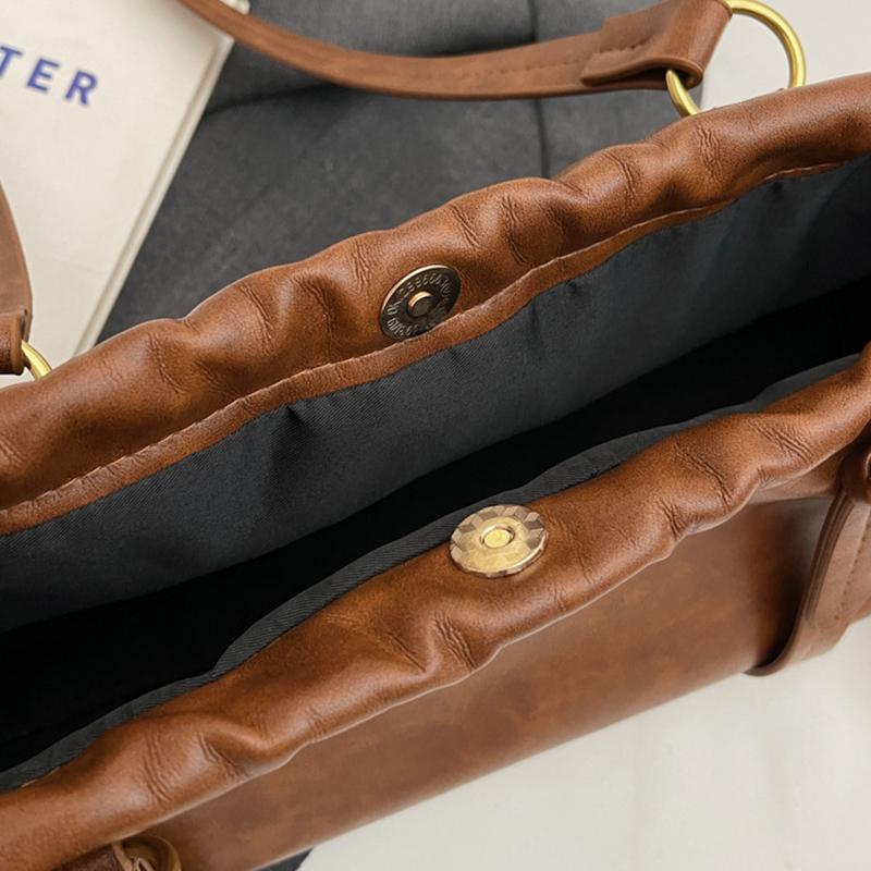 PU Leather Pleated Vintage Tote Bags Buckle Closure Boston Shoulder Bags Large Capacity Women Handbag Luxury Armpit Bag CLE